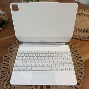 ESR White Tablet Keyboard Case